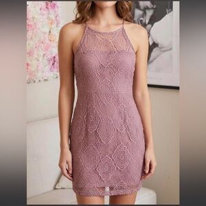Dusty pink double lined laced dress with invisible zipper